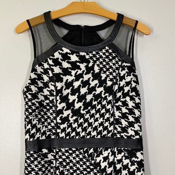 Guess Black White Sleeveless Houndstooth Printed Sheath Dress Size 10 - Picture 2 of 6
